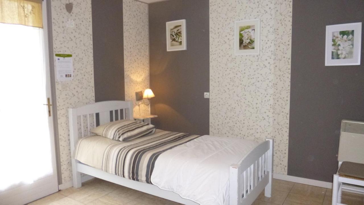 Les Garennes Bed & Breakfast Favieres  Exterior photo